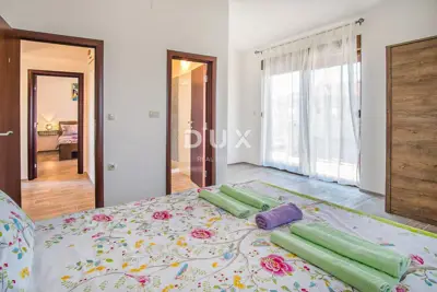 Kuća 172 m², Linardići - pogled na more i bazen - 9