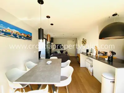 Wohnung 107 m², Insel Brač - 200 m vom Meer - 2