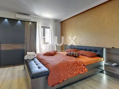 Villa 385 m², Rovinj - 4 Schlafzimmer und Pool - 16