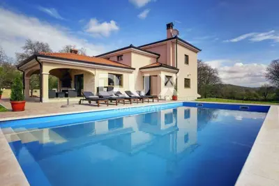 Villa 385 m², Rovinj - 4 Schlafzimmer und Pool - 4
