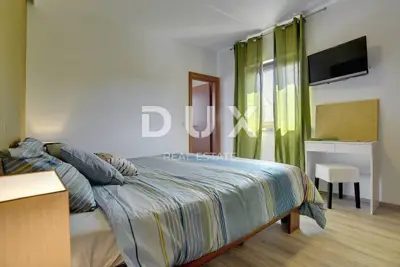 Villa 385 m², Rovinj - 4 Schlafzimmer und Pool - 15
