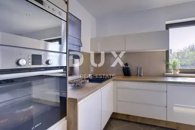 Villa 385 m², Rovinj - 4 Schlafzimmer und Pool - 13