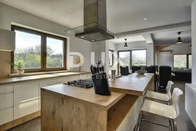 Villa 385 m², Rovinj - 4 Schlafzimmer und Pool - 11