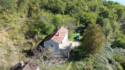 Haus zur Renovierung, Pićan-Zajci, Privatsphäre und Blick auf das Tal