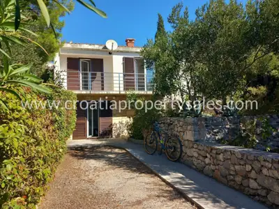 House 100 m², Otok Brač - near the center and the sea