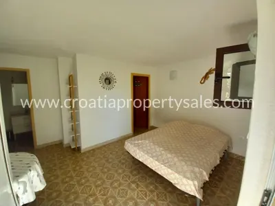 House 100 m², Otok Brač - near the center and the sea - 8