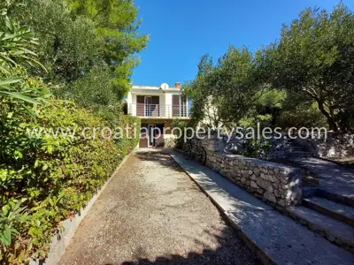 House 100 m², Otok Brač - near the center and the sea - 4