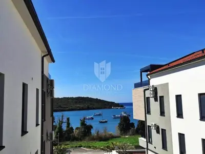 Stan u Banjolama, prvi red do mora i zajednički bazen - 11