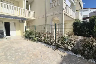 Apartment in Omiš, near the sea and beaches, yard and parking space - 8