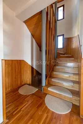 Sesvete, kuća površine 260 m², sagrađena 1986. - 9