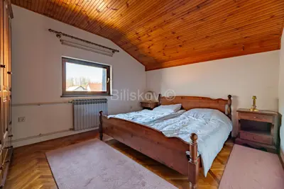 Sesvete, kuća površine 260 m², sagrađena 1986. - 8