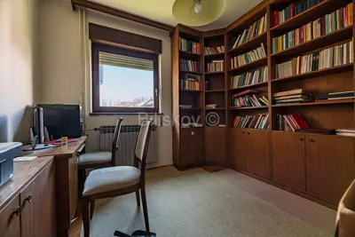 Sesvete, kuća površine 260 m², sagrađena 1986. - 6