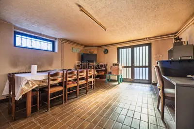 Sesvete, kuća površine 260 m², sagrađena 1986. - 16