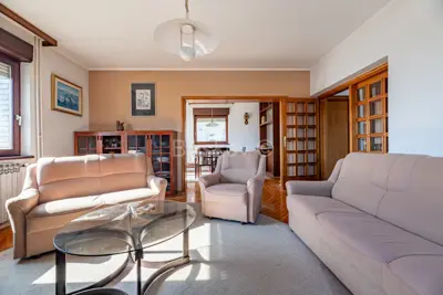 Sesvete, kuća površine 260 m², sagrađena 1986. - 3