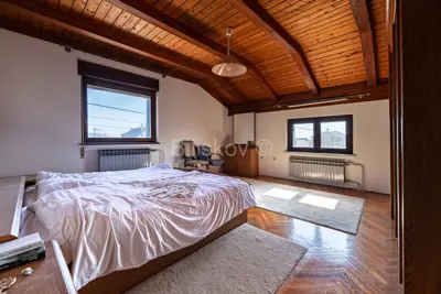 Sesvete, kuća površine 260 m², sagrađena 1986. - 7