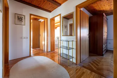 Sesvete, kuća površine 260 m², sagrađena 1986. - 13