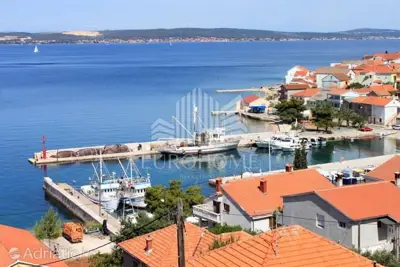 House 220 m², Kali - 70 m from the sea and the town center - 18