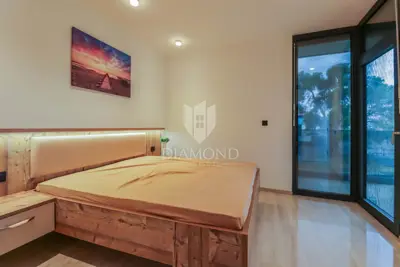 Fažana, Moderan stan 120 m² prvi red do mora - 12