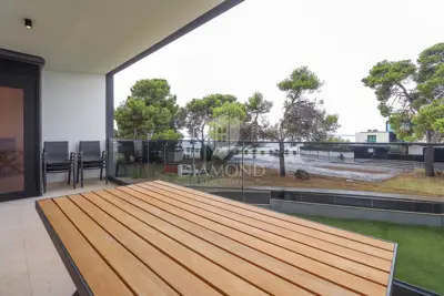 Fažana, Moderan stan 120 m² prvi red do mora - 4