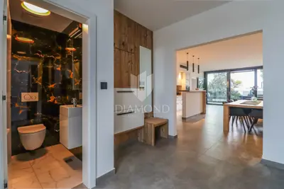 Fažana, Moderan stan 120 m² prvi red do mora - 14