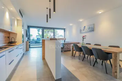 Fažana, Moderan stan 120 m² prvi red do mora - 6