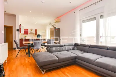 Haus zur Miete in Šestine, 400 m²