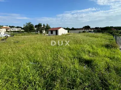 Land 554 m², Tinjan - location permit and connections - 6