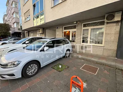 Gewerbefläche 52 m², Trešnjevka - Sjever, Schaufenster und Parkplatz - 10