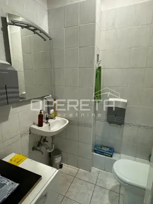 Gewerbefläche 52 m², Trešnjevka - Sjever, Schaufenster und Parkplatz - 2