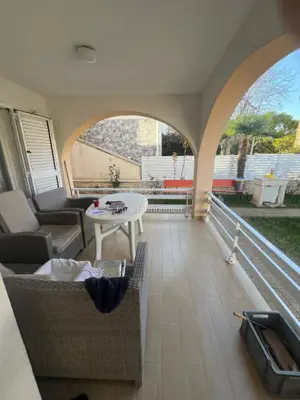 Vir - samostojeća kuća blizu mora