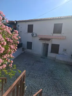 House with garage in a quiet location, Labin surroundings