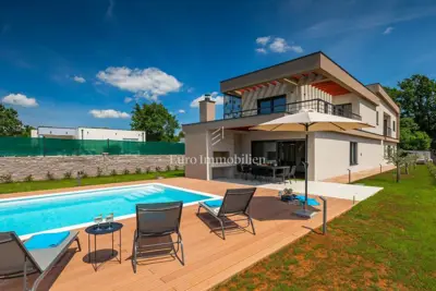 Vila 272 m², Svetvinčenat - grijani bazen i okućnica 846 m²