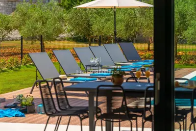 Villa 272 m², Svetvinčenat - beheizter Pool und Grundstück 846 m² - 3