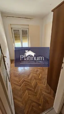 Stan 80 m², Pula centar - 2 spavaće sobe - 4