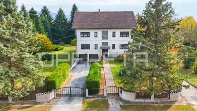 Haus 520 m², Stubičke Toplice - großes Grundstück und Wirtschaftsgebäude
