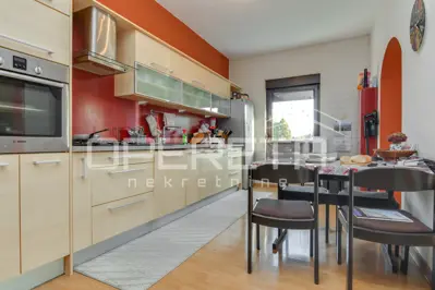 House 520 m², Stubičke Toplice - large plot and utility building - 12