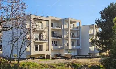 Buje - Wohnung in Neubau, 68 m², Parkplatz und Abstellraum