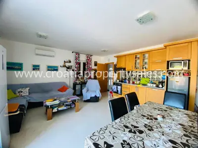 Stan, Brač, 77 m², 3-soban, 330 000 € - 4