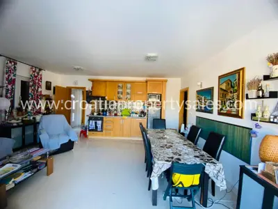 Stan, Brač, 77 m², 3-soban, 330 000 € - 3