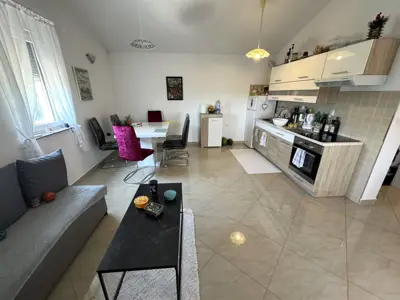 Stan 68 m², Ližnjan - terasa i parkirno mjesto