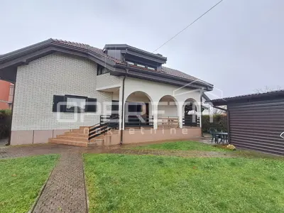 House for sale in Gornja Lomnica, 284 m²