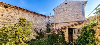 Stone house 110 m², Bale center - courtyard and cistern