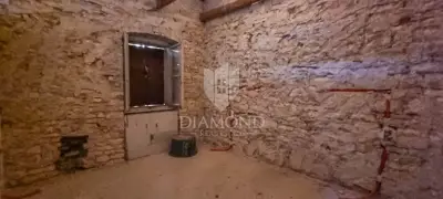 Stone house 110 m², Bale center - courtyard and cistern - 9
