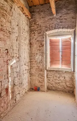 Stone house 110 m², Bale center - courtyard and cistern - 8