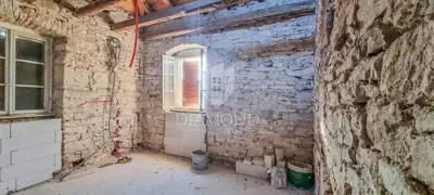 Stone house 110 m², Bale center - courtyard and cistern - 10