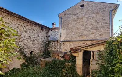 Stone house 110 m², Bale center - courtyard and cistern - 13