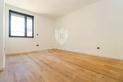 Stan 130 m², Pula Centar - luksuz i terasa - 9