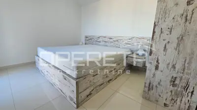 Stan 92 m², Novalja - pogled na more i tri terase - 9