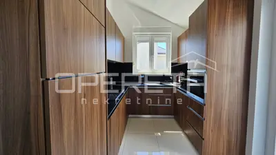 Stan 92 m², Novalja - pogled na more i tri terase - 3