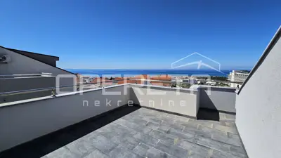 Stan 92 m², Novalja - pogled na more i tri terase - 13